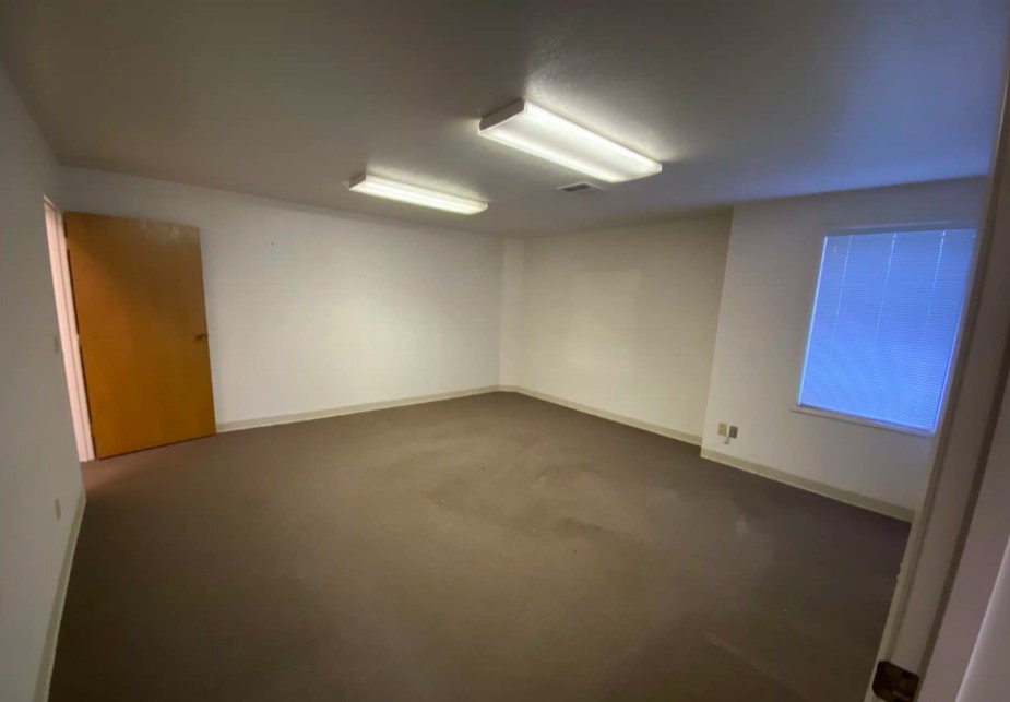 Convenient Commercial Office